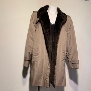 ✅ Women’s Jacket to keep you warm